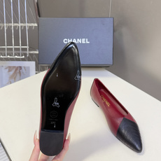 CHANEL香奈儿最新款拼色尖头平底鞋超多明星网红种草 这是香奈儿经典通勤尖头平底鞋 主打轻熟优雅风,适 CHANEL香奈儿最新款拼色尖头平底鞋超多明星网红种草 这是香奈儿经典通勤尖头平底鞋 主打轻熟优雅风,适