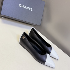 CHANEL香奈儿最新款拼色尖头平底鞋超多明星网红种草 这是香奈儿经典通勤尖头平底鞋 主打轻熟优雅风,适 CHANEL香奈儿最新款拼色尖头平底鞋超多明星网红种草 这是香奈儿经典通勤尖头平底鞋 主打轻熟优雅风,适