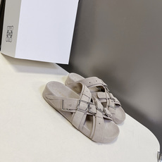 LOEWE罗意威春夏最新款多扣带平底凉拖超多明星网红种草 是品牌主打极简工装风夏日凉拖 多层交叉皮质绑带 LOEWE罗意威春夏最新款多扣带平底凉拖超多明星网红种草 是品牌主打极简工装风夏日凉拖 多层交叉皮质绑带