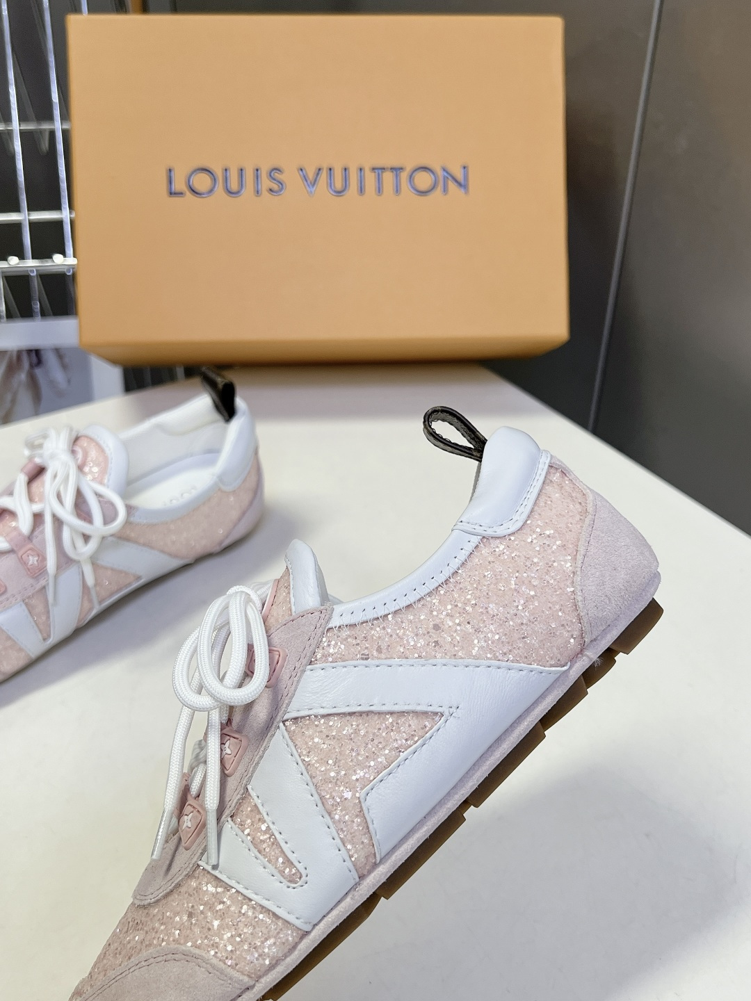 Louis Vuitton路易威登最新款亮片芭蕾德训平底鞋超多明星网红种草 春夏女士芭蕾风德训休闲鞋 融