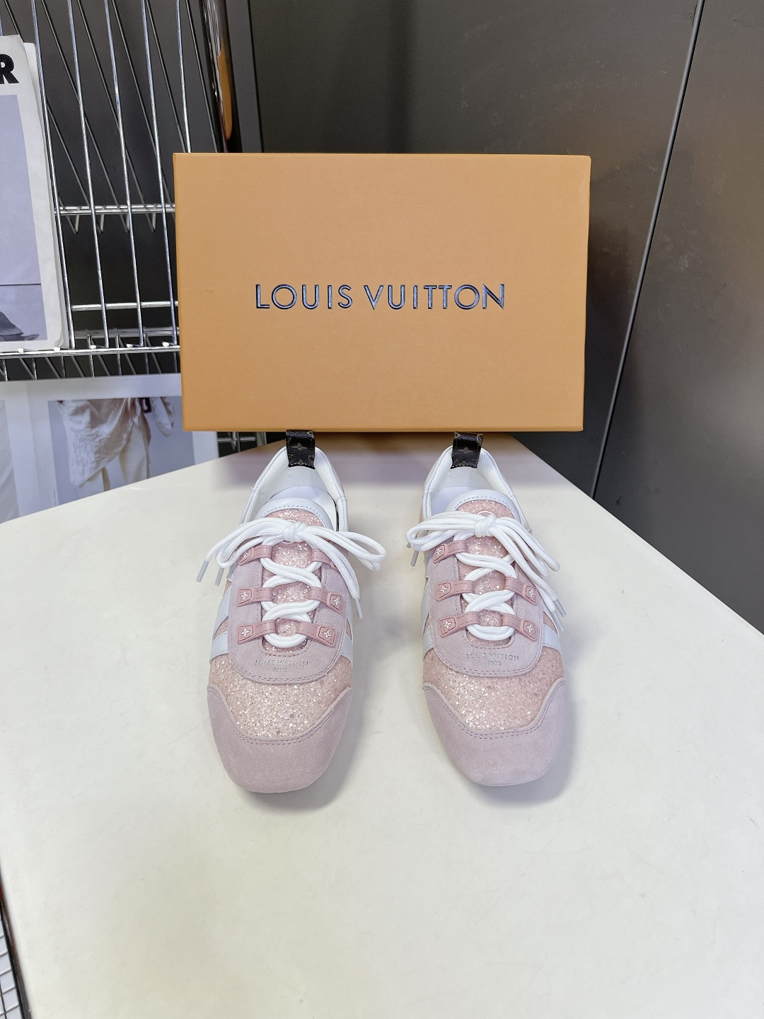 Louis Vuitton路易威登最新款亮片芭蕾德训平底鞋超多明星网红种草 春夏女士芭蕾风德训休闲鞋 融