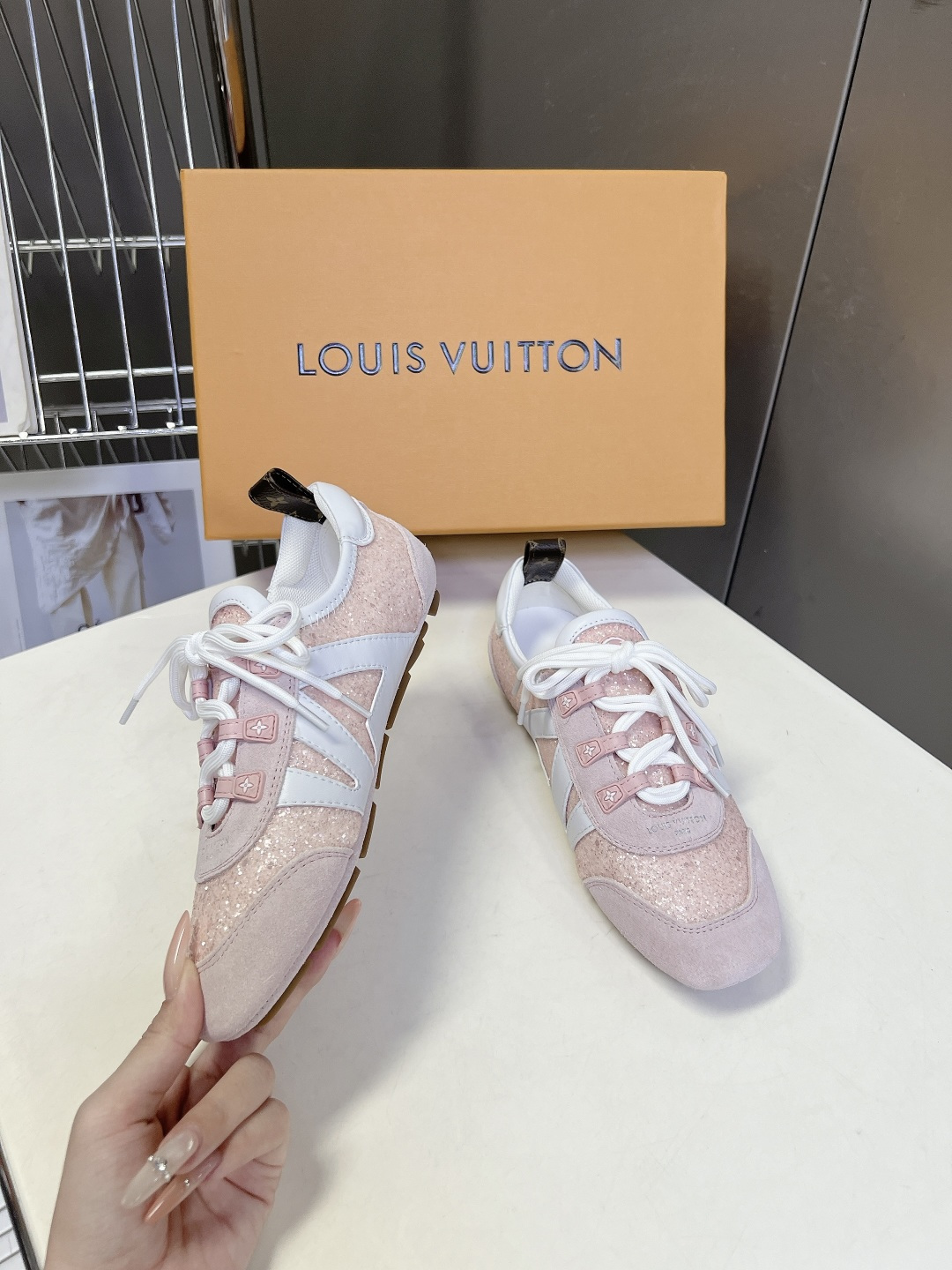 Louis Vuitton路易威登最新款亮片芭蕾德训平底鞋超多明星网红种草 春夏女士芭蕾风德训休闲鞋 融