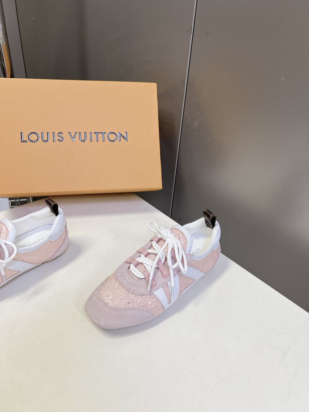 Louis Vuitton路易威登最新款亮片芭蕾德训平底鞋超多明星网红种草 春夏女士芭蕾风德训休闲鞋 融