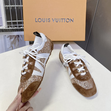 Louis Vuitton路易威登最新款亮片芭蕾德训平底鞋超多明星网红种草 春夏女士芭蕾风德训休闲鞋 融 Louis Vuitton路易威登最新款亮片芭蕾德训平底鞋超多明星网红种草 春夏女士芭蕾风德训休闲鞋 融