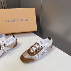 Louis Vuitton路易威登最新款亮片芭蕾德训平底鞋超多明星网红种草 春夏女士芭蕾风德训休闲鞋 融 Louis Vuitton路易威登最新款亮片芭蕾德训平底鞋超多明星网红种草 春夏女士芭蕾风德训休闲鞋 融