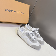 Louis Vuitton路易威登最新款亮片芭蕾德训平底鞋超多明星网红种草 春夏女士芭蕾风德训休闲鞋 融 Louis Vuitton路易威登最新款亮片芭蕾德训平底鞋超多明星网红种草 春夏女士芭蕾风德训休闲鞋 融