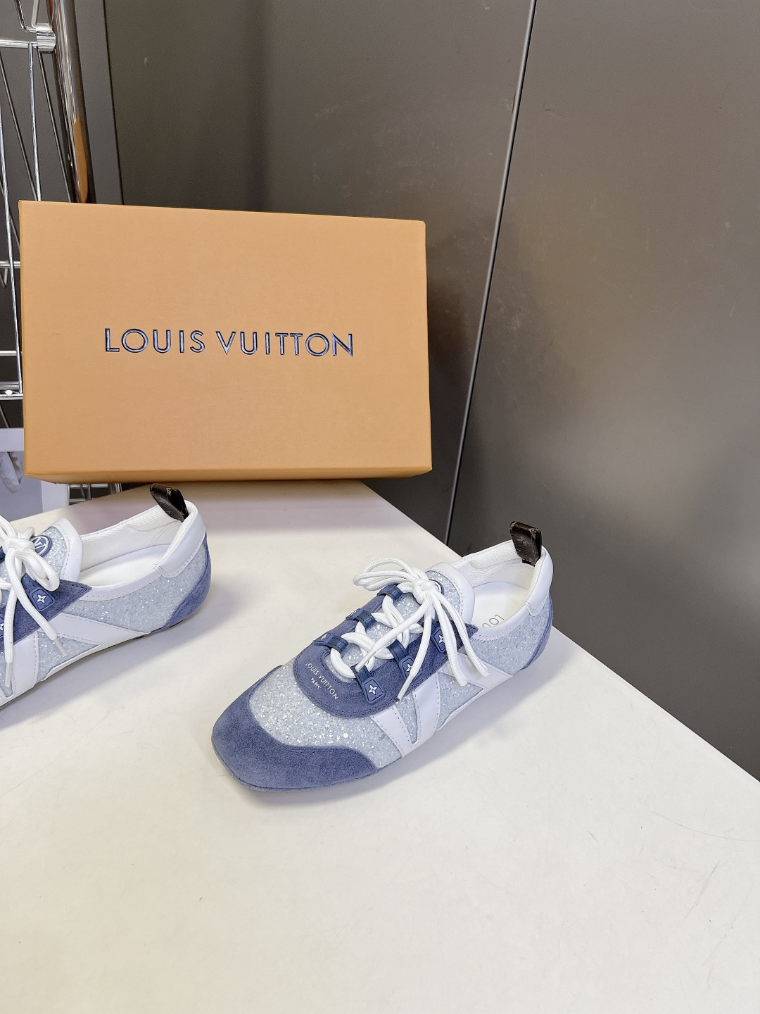 Louis Vuitton路易威登最新款亮片芭蕾德训平底鞋超多明星网红种草 春夏女士芭蕾风德训休闲鞋 融