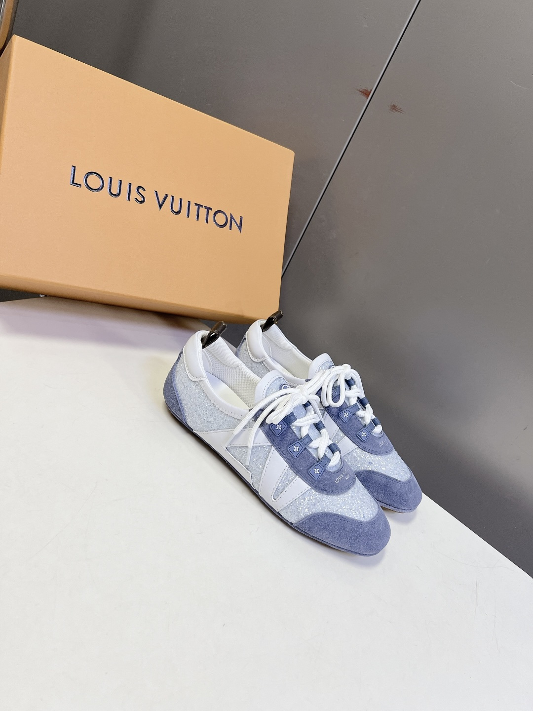 Louis Vuitton路易威登最新款亮片芭蕾德训平底鞋超多明星网红种草 春夏女士芭蕾风德训休闲鞋 融