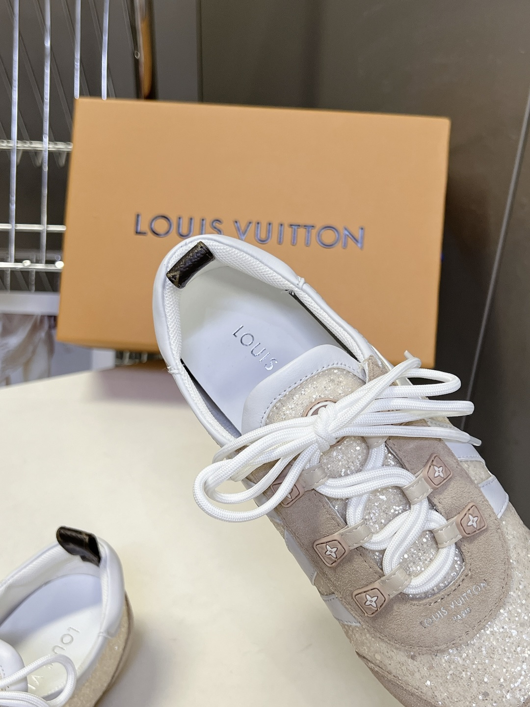 Louis Vuitton路易威登最新款亮片芭蕾德训平底鞋超多明星网红种草 春夏女士芭蕾风德训休闲鞋 融