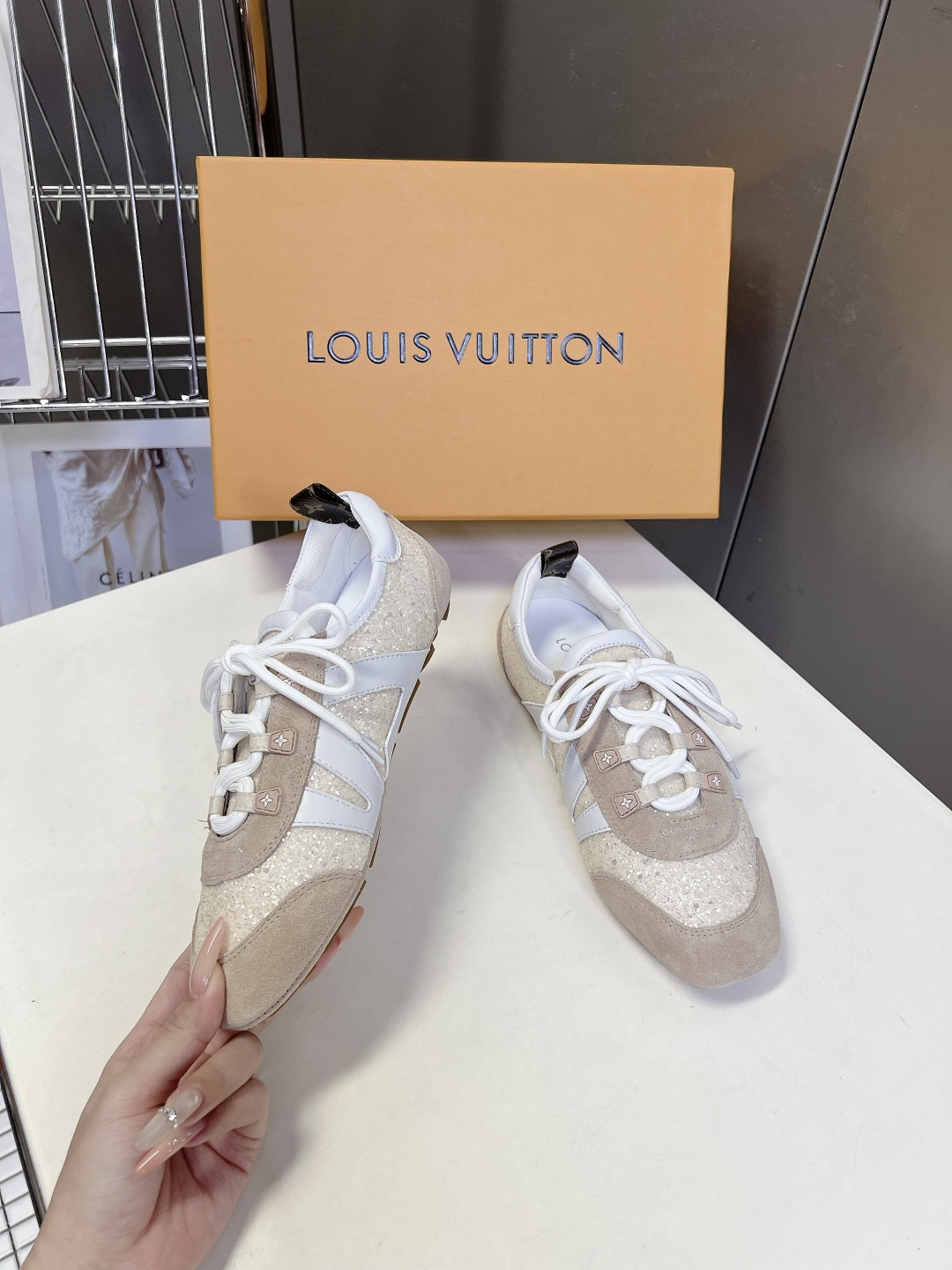 Louis Vuitton路易威登最新款亮片芭蕾德训平底鞋超多明星网红种草 春夏女士芭蕾风德训休闲鞋 融
