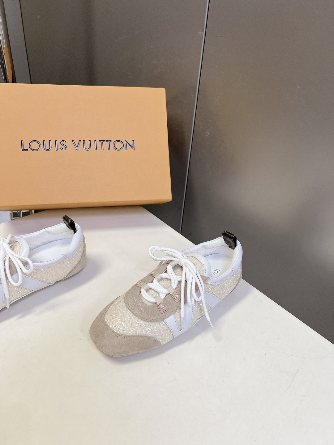 Louis Vuitton路易威登最新款亮片芭蕾德训平底鞋超多明星网红种草 春夏女士芭蕾风德训休闲鞋 融