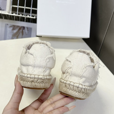 Maison Margiela马吉拉最新款做旧草编德训鞋超多明星网红种草 主打解构复古、废土松弛风 融合 Maison Margiela马吉拉最新款做旧草编德训鞋超多明星网红种草 主打解构复古、废土松弛风 融合