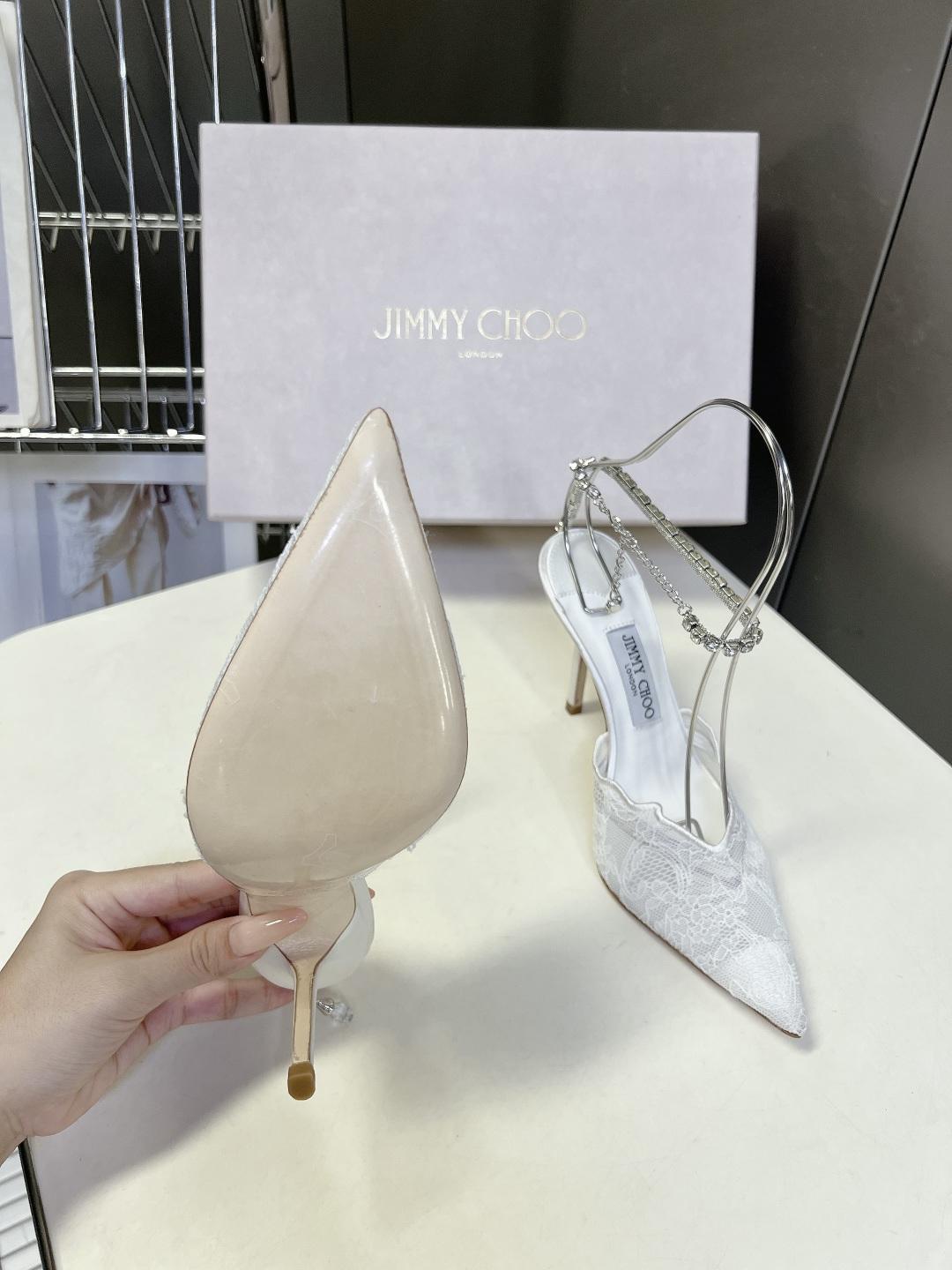 Jimmy Choo吉米周蕾丝水钻链后空尖头高跟凉鞋超多明星网红种草 标志性蕾丝水晶绑带细高跟 主打婚礼