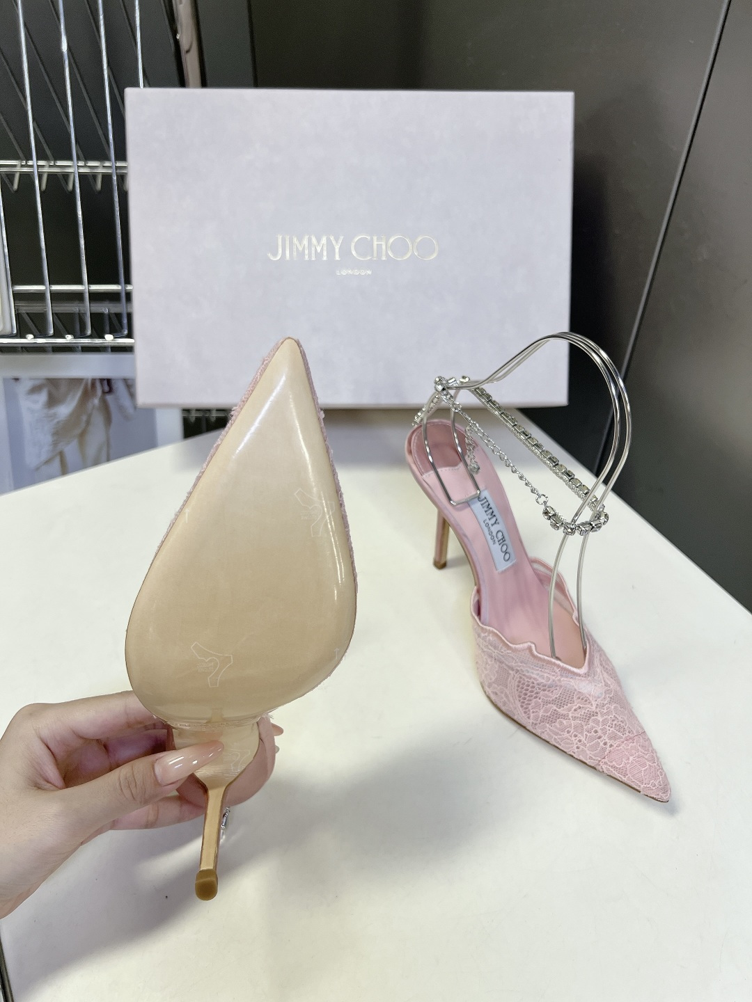 Jimmy Choo吉米周蕾丝水钻链后空尖头高跟凉鞋超多明星网红种草 标志性蕾丝水晶绑带细高跟 主打婚礼