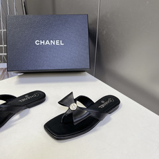 Chanel香奈儿春夏最新款珍珠蝴蝶结方头夹趾平底凉拖超多明星网红种草 香奈儿春夏度假系列轻奢人字拖 融 Chanel香奈儿春夏最新款珍珠蝴蝶结方头夹趾平底凉拖超多明星网红种草 香奈儿春夏度假系列轻奢人字拖 融