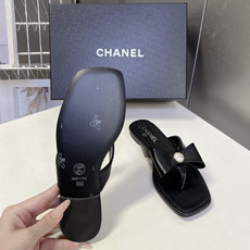 Chanel香奈儿春夏最新款珍珠蝴蝶结方头夹趾平底凉拖超多明星网红种草 香奈儿春夏度假系列轻奢人字拖 融 Chanel香奈儿春夏最新款珍珠蝴蝶结方头夹趾平底凉拖超多明星网红种草 香奈儿春夏度假系列轻奢人字拖 融