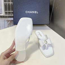 Chanel香奈儿春夏最新款珍珠蝴蝶结方头夹趾平底凉拖超多明星网红种草 香奈儿春夏度假系列轻奢人字拖 融 Chanel香奈儿春夏最新款珍珠蝴蝶结方头夹趾平底凉拖超多明星网红种草 香奈儿春夏度假系列轻奢人字拖 融