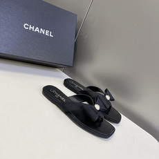 Chanel香奈儿春夏最新款珍珠蝴蝶结方头夹趾平底凉拖超多明星网红种草 香奈儿春夏度假系列轻奢人字拖 融 Chanel香奈儿春夏最新款珍珠蝴蝶结方头夹趾平底凉拖超多明星网红种草 香奈儿春夏度假系列轻奢人字拖 融