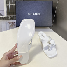 Chanel香奈儿春夏最新款蝴蝶结双C方头人字拖超多明星网红种草 属于香奈儿春夏休闲度假系列方头夹趾拖 Chanel香奈儿春夏最新款蝴蝶结双C方头人字拖超多明星网红种草 属于香奈儿春夏休闲度假系列方头夹趾拖