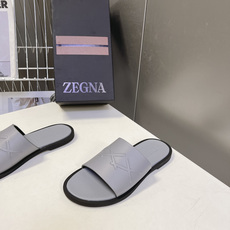 ZEGNA杰尼亚春夏最新款老钱风一字拖超多明星网红种草 这款是杰尼亚标志性XXX系列休闲皮拖 主打极简轻 ZEGNA杰尼亚春夏最新款老钱风一字拖超多明星网红种草 这款是杰尼亚标志性XXX系列休闲皮拖 主打极简轻