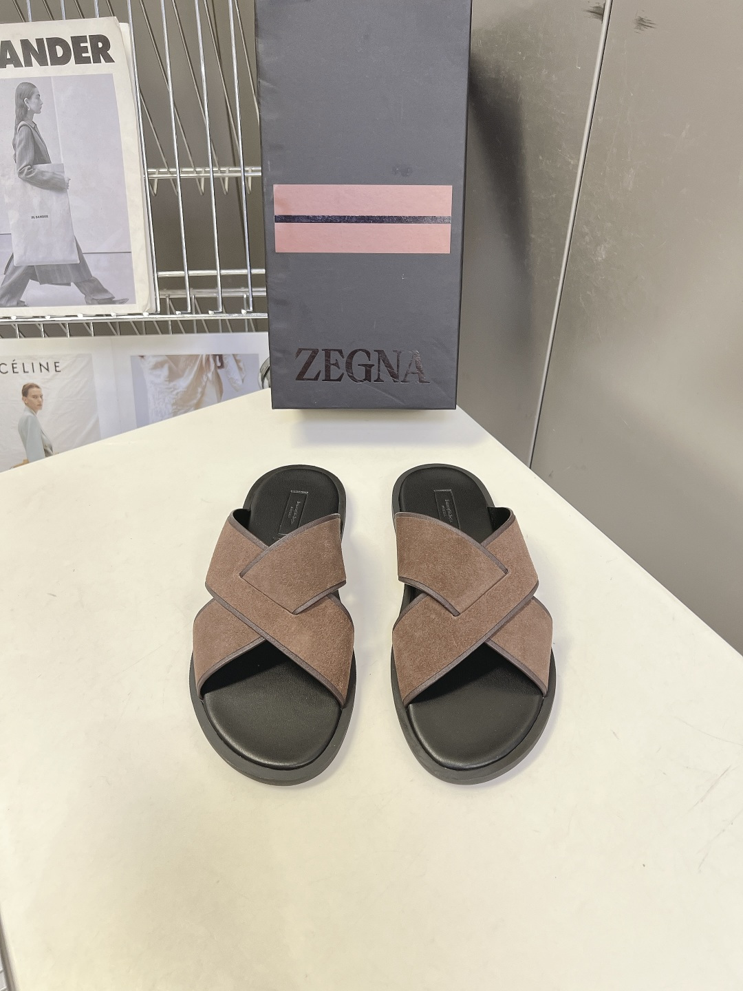 ZEGNA杰尼亚春夏最新款老钱风交叉带休闲皮拖超多明星网红种草 属于杰尼亚男士轻奢极简风夏日凉拖系列 依