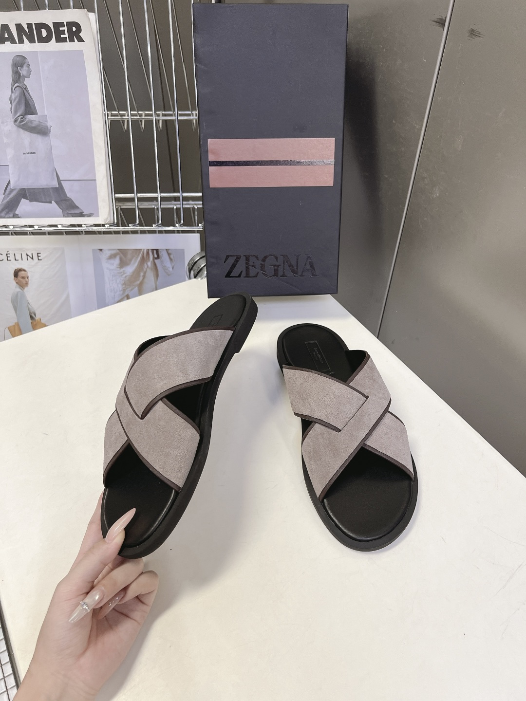 ZEGNA杰尼亚春夏最新款老钱风交叉带休闲皮拖超多明星网红种草 属于杰尼亚男士轻奢极简风夏日凉拖系列 依