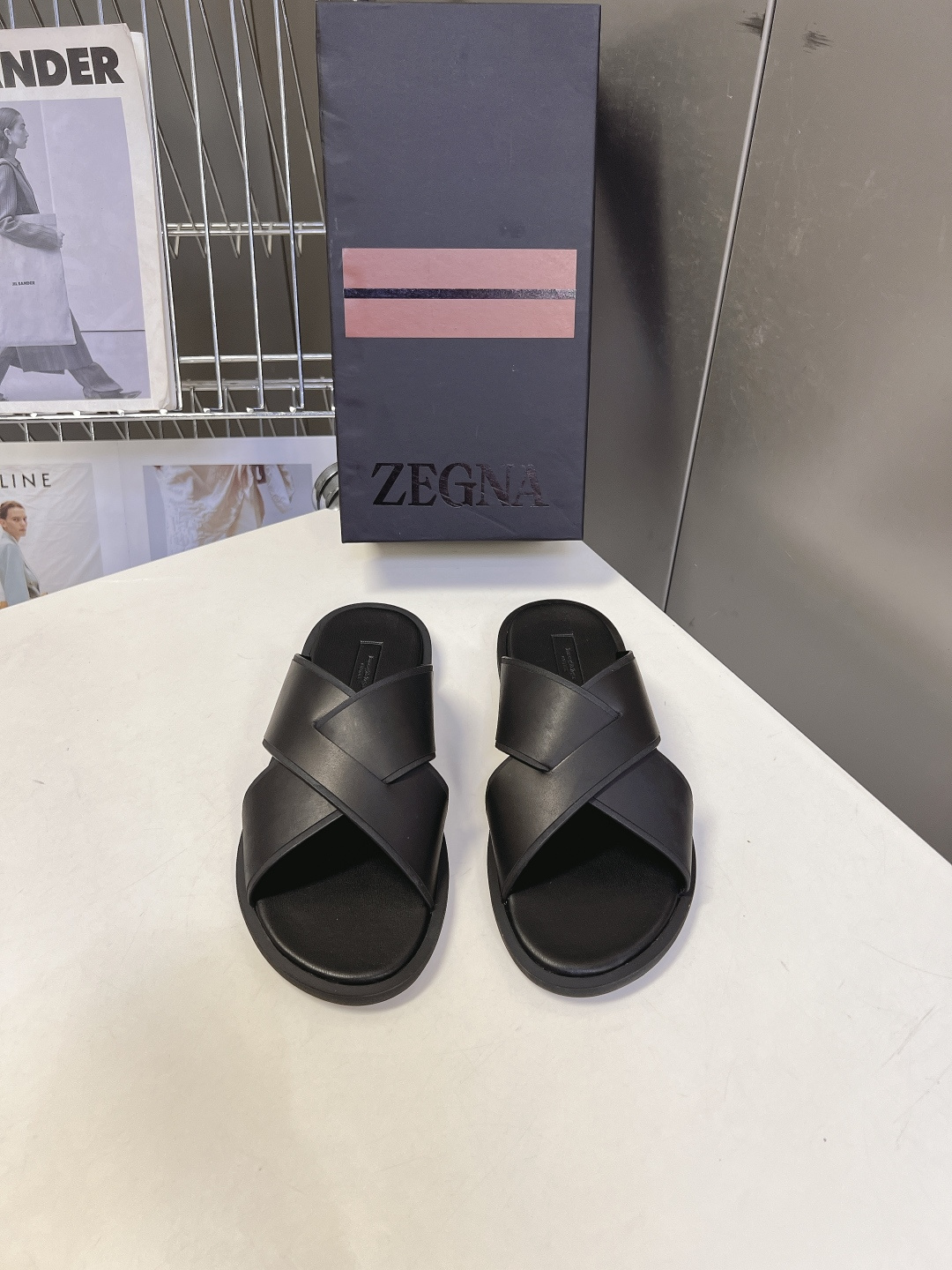 ZEGNA杰尼亚春夏最新款老钱风交叉带休闲皮拖超多明星网红种草 属于杰尼亚男士轻奢极简风夏日凉拖系列 依