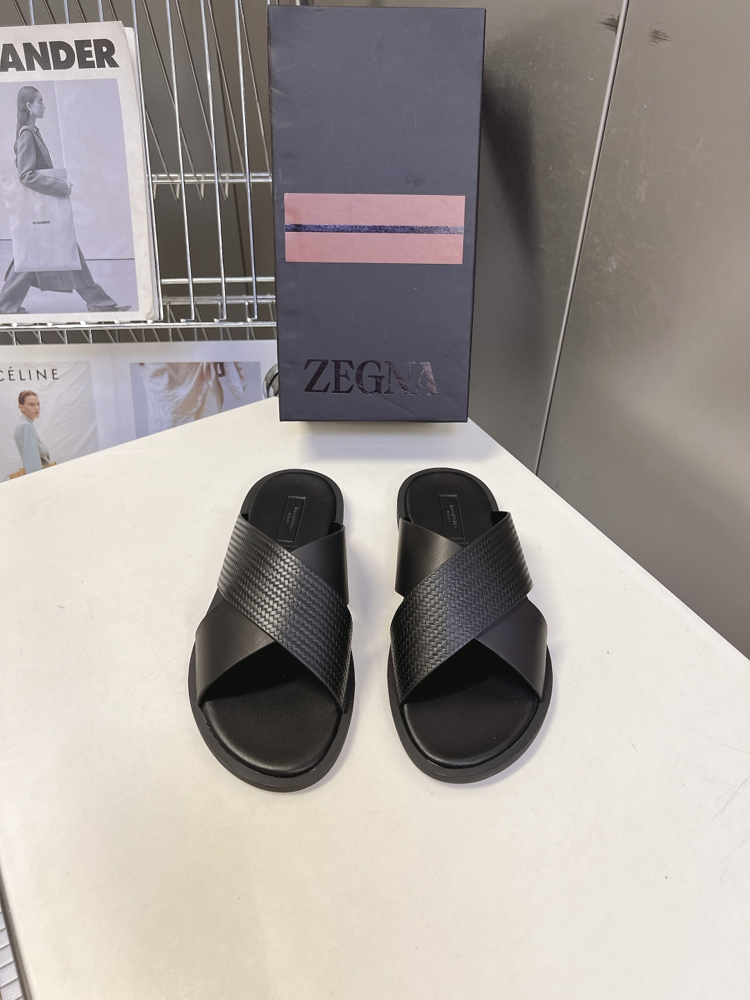 ZEGNA杰尼亚春夏最新款老钱风交叉带休闲皮拖超多明星网红种草 属于杰尼亚男士轻奢极简风夏日凉拖系列 依