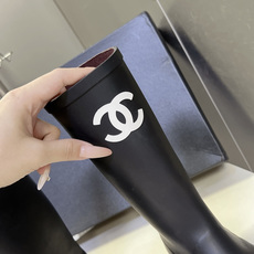 Chanel香奈儿双C哑光橡胶中筒雨靴超多明星网红种草 意大利产哑光防水天然橡胶 整体无缝一体橡胶 一体 Chanel香奈儿双C哑光橡胶中筒雨靴超多明星网红种草 意大利产哑光防水天然橡胶 整体无缝一体橡胶 一体