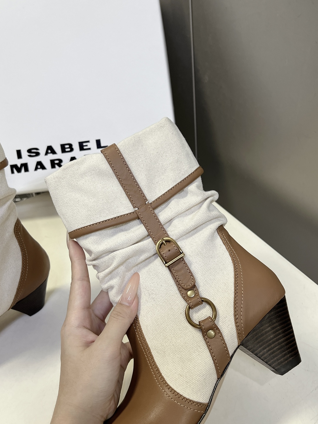 Isabel Marant伊莎贝尔帆布拼皮堆堆中筒靴 超多明星网红种草 法式西部风秋冬主打中筒靴，兼具通勤、度假、复古穿