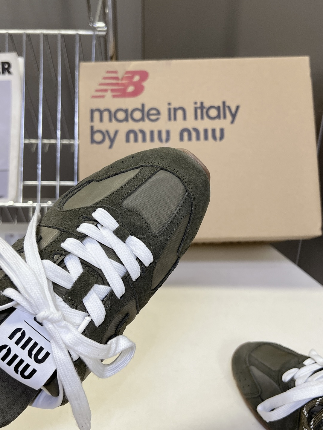 Miu Miu 缪缪× New Balance 530 SL 联名德训鞋 半拖 超多明星网红种草 复古运动风休闲跑鞋,融 Miu Miu 缪缪× New Balance 530 SL 联名德训鞋 半拖 超多明星网红种草 复古运动风休闲跑鞋,融