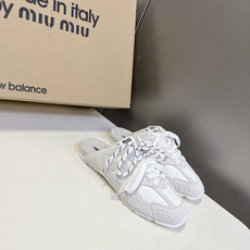 Miu Miu 缪缪× New Balance 530 SL 联名德训鞋 半拖 超多明星网红种草 复古运动风休闲跑鞋,融 Miu Miu 缪缪× New Balance 530 SL 联名德训鞋 半拖 超多明星网红种草 复古运动风休闲跑鞋,融