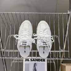 Miu Miu 缪缪× New Balance 530 SL 联名德训鞋 半拖 超多明星网红种草 复古运动风休闲跑鞋,融 Miu Miu 缪缪× New Balance 530 SL 联名德训鞋 半拖 超多明星网红种草 复古运动风休闲跑鞋,融