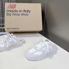 Miu Miu 缪缪× New Balance 530 SL 联名德训鞋 半拖 超多明星网红种草 复古运动风休闲跑鞋,融 Miu Miu 缪缪× New Balance 530 SL 联名德训鞋 半拖 超多明星网红种草 复古运动风休闲跑鞋,融