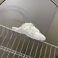 Miu Miu 缪缪× New Balance 530 SL 联名德训鞋 半拖 超多明星网红种草 复古运动风休闲跑鞋,融 Miu Miu 缪缪× New Balance 530 SL 联名德训鞋 半拖 超多明星网红种草 复古运动风休闲跑鞋,融