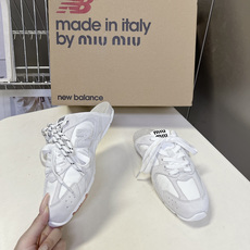 Miu Miu 缪缪× New Balance 530 SL 联名德训鞋 半拖 超多明星网红种草 复古运动风休闲跑鞋,融 Miu Miu 缪缪× New Balance 530 SL 联名德训鞋 半拖 超多明星网红种草 复古运动风休闲跑鞋,融