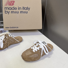 Miu Miu 缪缪× New Balance 530 SL 联名德训鞋 半拖 超多明星网红种草 复古运动风休闲跑鞋,融 Miu Miu 缪缪× New Balance 530 SL 联名德训鞋 半拖 超多明星网红种草 复古运动风休闲跑鞋,融