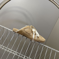 Miu Miu 缪缪× New Balance 530 SL 联名德训鞋 半拖 超多明星网红种草 复古运动风休闲跑鞋,融 Miu Miu 缪缪× New Balance 530 SL 联名德训鞋 半拖 超多明星网红种草 复古运动风休闲跑鞋,融