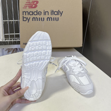 Miu Miu 缪缪× New Balance 530 SL 联名德训鞋 半拖 超多明星网红种草 复古运动风休闲跑鞋,融 Miu Miu 缪缪× New Balance 530 SL 联名德训鞋 半拖 超多明星网红种草 复古运动风休闲跑鞋,融