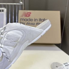Miu Miu 缪缪× New Balance 530 SL 联名德训鞋 半拖 超多明星网红种草 复古运动风休闲跑鞋,融 Miu Miu 缪缪× New Balance 530 SL 联名德训鞋 半拖 超多明星网红种草 复古运动风休闲跑鞋,融
