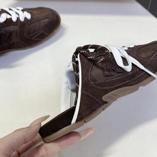 Miu Miu 缪缪× New Balance 530 SL 联名德训鞋 半拖 超多明星网红种草 复古运动风休闲跑鞋,融 Miu Miu 缪缪× New Balance 530 SL 联名德训鞋 半拖 超多明星网红种草 复古运动风休闲跑鞋,融