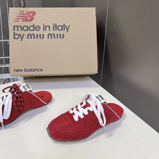 Miu Miu 缪缪× New Balance 530 SL 联名德训鞋 半拖 超多明星网红种草 复古运动风休闲跑鞋,融 Miu Miu 缪缪× New Balance 530 SL 联名德训鞋 半拖 超多明星网红种草 复古运动风休闲跑鞋,融