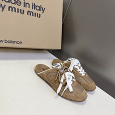 Miu Miu 缪缪× New Balance 530 SL 联名德训鞋 半拖 超多明星网红种草 复古运动风休闲跑鞋,融 Miu Miu 缪缪× New Balance 530 SL 联名德训鞋 半拖 超多明星网红种草 复古运动风休闲跑鞋,融