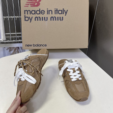 Miu Miu 缪缪× New Balance 530 SL 联名德训鞋 半拖 超多明星网红种草 复古运动风休闲跑鞋,融 Miu Miu 缪缪× New Balance 530 SL 联名德训鞋 半拖 超多明星网红种草 复古运动风休闲跑鞋,融