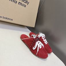 Miu Miu 缪缪× New Balance 530 SL 联名德训鞋 半拖 超多明星网红种草 复古运动风休闲跑鞋,融 Miu Miu 缪缪× New Balance 530 SL 联名德训鞋 半拖 超多明星网红种草 复古运动风休闲跑鞋,融