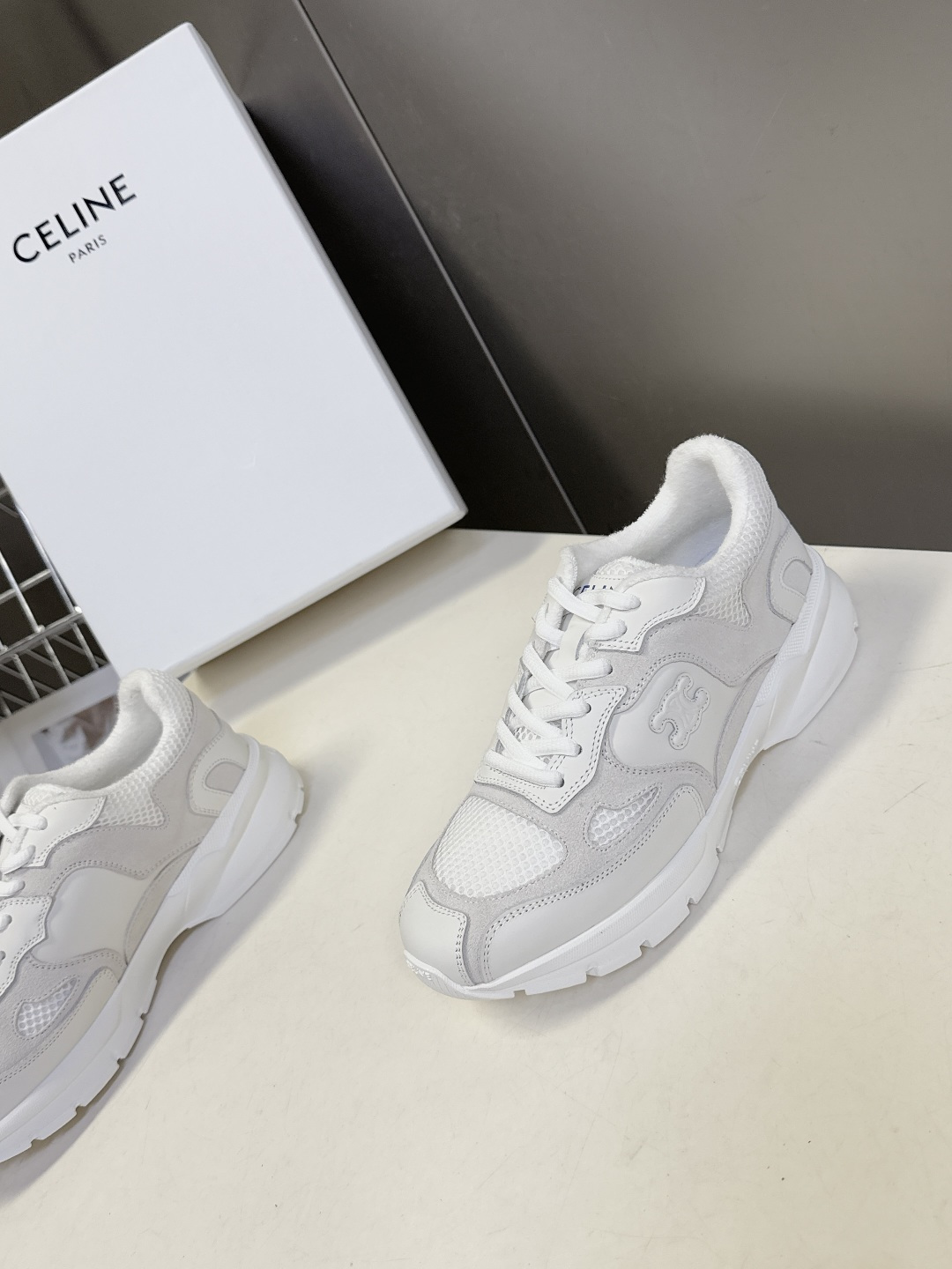 CELINE思琳最新款复古老爹鞋 运动鞋 超多明星网红种草 CELINE TRIOMPHE RUNNER 低帮复古运动鞋 CELINE思琳最新款复古老爹鞋 运动鞋 超多明星网红种草 CELINE TRIOMPHE RUNNER 低帮复古运动鞋