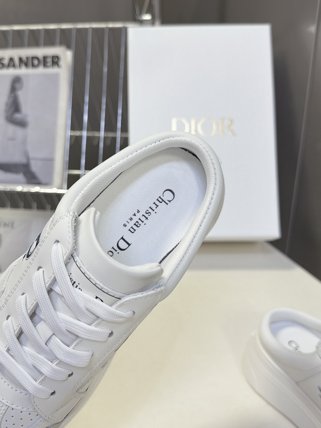Dior迪奥新款松糕鞋厚底休闲鞋 太古汇RMB8300购入开发 这款Dior Star运动鞋延续经久不衰的轮廓，采用牛皮