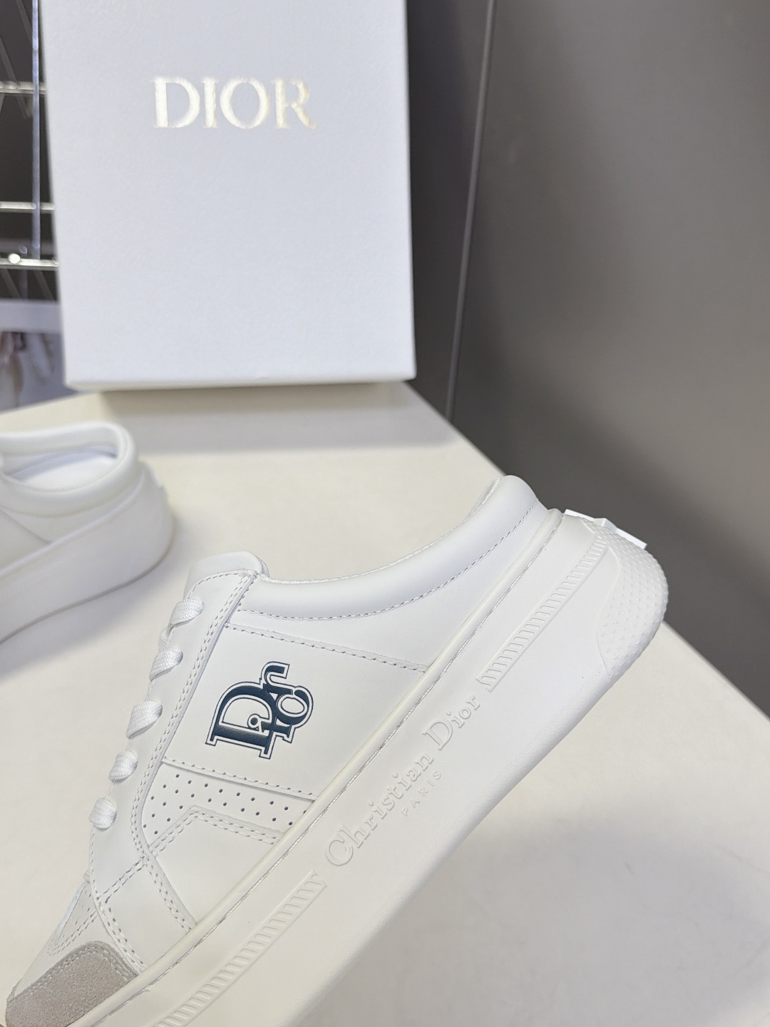 Dior迪奥新款松糕鞋厚底休闲鞋 太古汇RMB8300购入开发 这款Dior Star运动鞋延续经久不衰的轮廓，采用牛皮