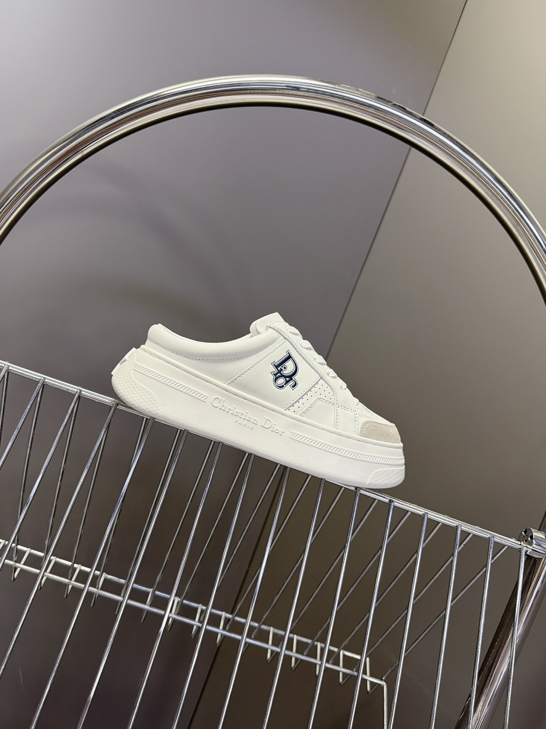 Dior迪奥新款松糕鞋厚底休闲鞋 太古汇RMB8300购入开发 这款Dior Star运动鞋延续经久不衰的轮廓，采用牛皮