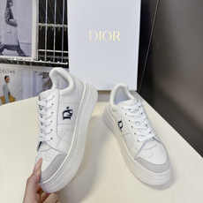 Dior迪奥新款松糕鞋厚底休闲鞋 太古汇RMB8300购入开发 这款Dior Star运动鞋延续经久不衰的轮廓,采用牛皮 Dior迪奥新款松糕鞋厚底休闲鞋 太古汇RMB8300购入开发 这款Dior Star运动鞋延续经久不衰的轮廓,采用牛皮